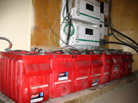 and deliver electricity to the storage batteries (red)